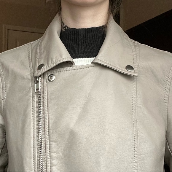 🥠 Taupe Pleather Jacket - Picture 5 of 8